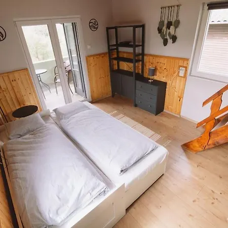 펜션 Oeroemzoeld Vendeghaz