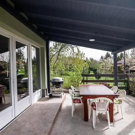 Oeroemzoeld Vendeghaz